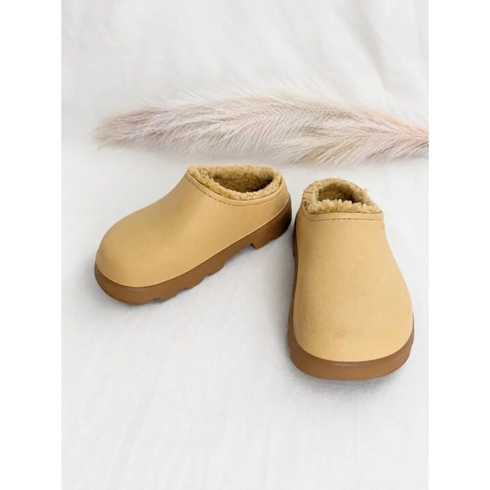 Unisex Crocs Dylan Lined Wheat Clogs sz 6